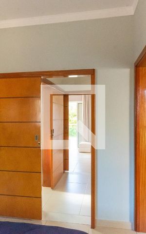 Casa de condomínio à venda com 268m², 3 quartos e 4 vagas Casa de condomínio à venda com 268m², 3 quartos e 4 vagasSuíte 2