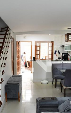 Casa de condomínio para alugar com 90m², 3 quartos e 2 vagasSala