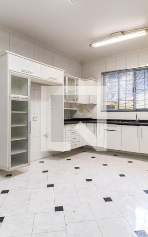 Casa à venda com 304m², 4 quartos e 5 vagasCozinha