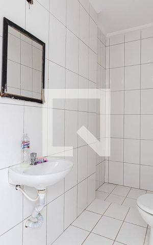 Casa para alugar com 100m², 2 quartos e sem vagaÁrea de Serviço - Banheiro