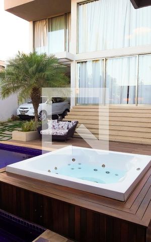 Casa à venda com 267m², 3 quartos e 4 vagas Casa à venda com 267m², 3 quartos e 4 vagasÁrea externa
