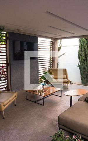 Casa à venda com 267m², 3 quartos e 4 vagas Casa à venda com 267m², 3 quartos e 4 vagasÁrea externa