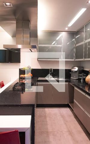 Casa à venda com 267m², 3 quartos e 4 vagas Casa à venda com 267m², 3 quartos e 4 vagasCozinha