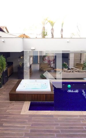 Casa à venda com 267m², 3 quartos e 4 vagas Casa à venda com 267m², 3 quartos e 4 vagasÁrea externa