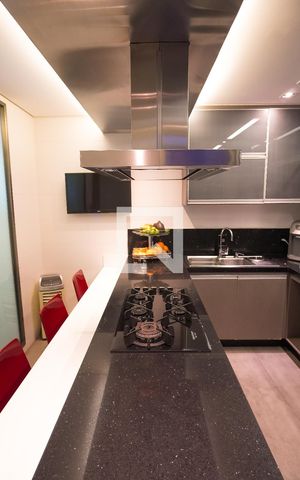 Casa à venda com 267m², 3 quartos e 4 vagas Casa à venda com 267m², 3 quartos e 4 vagasCozinha