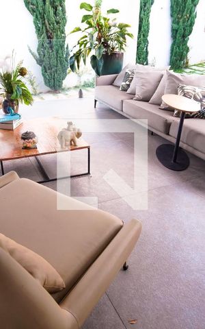 Casa à venda com 267m², 3 quartos e 4 vagas Casa à venda com 267m², 3 quartos e 4 vagasÁrea externa