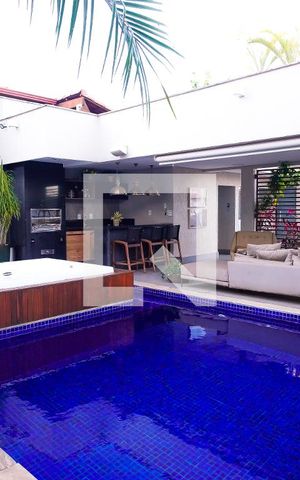 Casa à venda com 267m², 3 quartos e 4 vagas Casa à venda com 267m², 3 quartos e 4 vagasÁrea externa