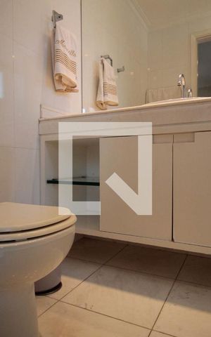 Apartamento à venda com 334m², 4 quartos e 6 vagas Apartamento à venda com 334m², 4 quartos e 6 vagasBanheiro da Suíte 1