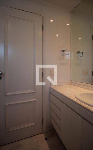 Apartamento à venda com 334m², 4 quartos e 6 vagas Apartamento à venda com 334m², 4 quartos e 6 vagasBanheiro da Suíte 3