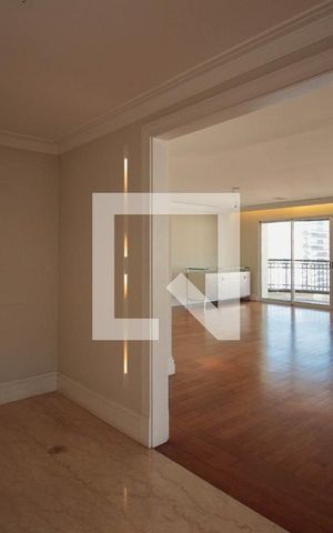 Apartamento à venda com 334m², 4 quartos e 6 vagas Apartamento à venda com 334m², 4 quartos e 6 vagasSala de TV