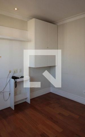 Apartamento à venda com 334m², 4 quartos e 6 vagas Apartamento à venda com 334m², 4 quartos e 6 vagasSuíte 3