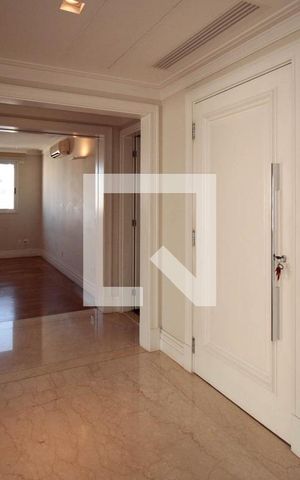 Apartamento à venda com 334m², 4 quartos e 6 vagas Apartamento à venda com 334m², 4 quartos e 6 vagasHall social