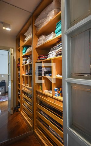 Apartamento à venda com 163m², 3 quartos e 3 vagas Apartamento à venda com 163m², 3 quartos e 3 vagasCloset da Suíte 3
