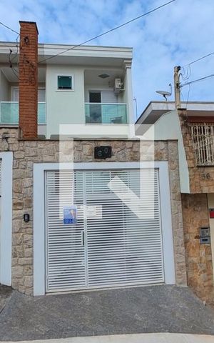 Casa à venda com 150m², 3 quartos e 3 vagas Casa à venda com 150m², 3 quartos e 3 vagasFachada