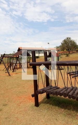 Casa de condomínio para alugar com 230m², 3 quartos e 4 vagasÁrea comum - Playground