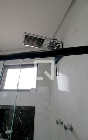 Casa de condomínio para alugar com 230m², 3 quartos e 4 vagasBanheiro da Suíte 1
