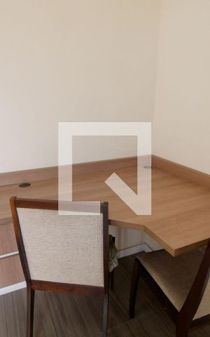 Casa de condomínio para alugar com 230m², 3 quartos e 4 vagasEscritório