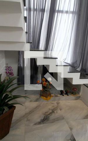 Casa de condomínio para alugar com 230m², 3 quartos e 4 vagasSala