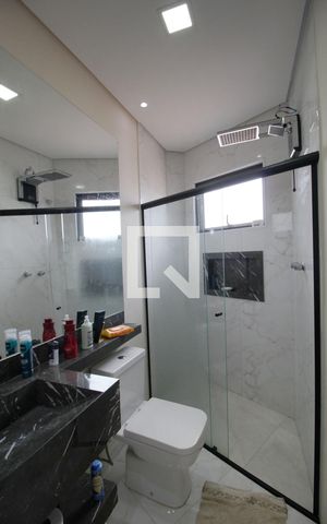 Casa de condomínio para alugar com 230m², 3 quartos e 4 vagasBanheiro da Suíte 1