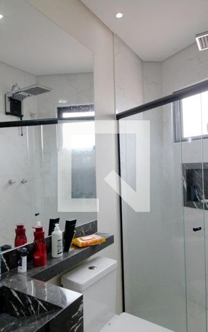 Casa de condomínio para alugar com 230m², 3 quartos e 4 vagasBanheiro da Suíte 1