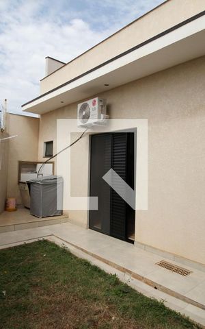 Casa de condomínio para alugar com 230m², 3 quartos e 4 vagasÁrea de Serviço