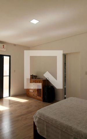 Casa de condomínio para alugar com 230m², 3 quartos e 4 vagasSuíte 2
