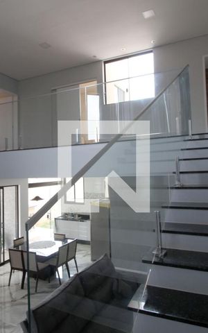 Casa de condomínio para alugar com 230m², 3 quartos e 4 vagasSala