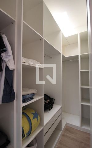 Casa de condomínio para alugar com 230m², 3 quartos e 4 vagasCloset da Suíte 2