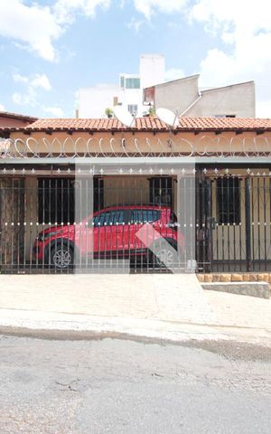Casa à venda com 360m², 7 quartos e 2 vagasFachada