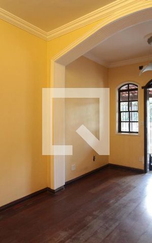 Casa à venda com 360m², 7 quartos e 2 vagasSala