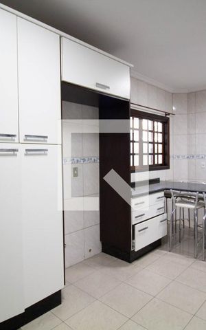 Casa à venda com 140m², 3 quartos e 6 vagas Casa à venda com 140m², 3 quartos e 6 vagasCozinha