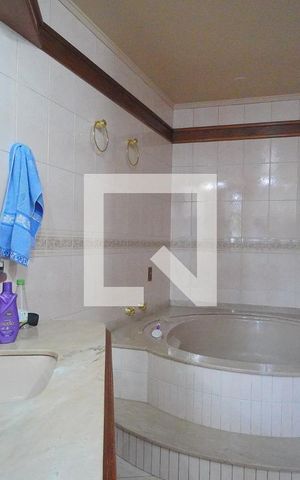 Casa à venda com 420m², 4 quartos e 3 vagasBanheiro da Suíte