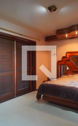 Casa à venda com 420m², 4 quartos e 3 vagasSuite