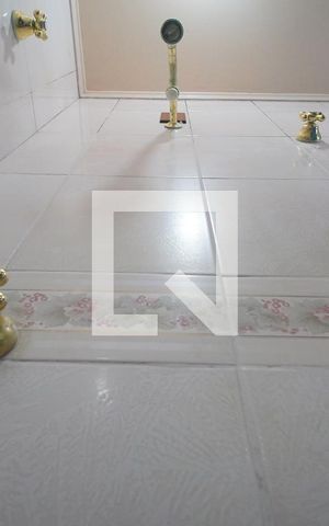 Casa à venda com 420m², 4 quartos e 3 vagasDetalhe do Banheiro da Suite
