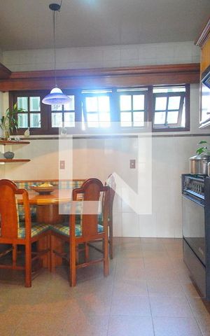 Casa à venda com 420m², 4 quartos e 3 vagasCozinha