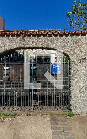 Casa à venda com 147m², 4 quartos e 4 vagas Casa à venda com 147m², 4 quartos e 4 vagasFachada