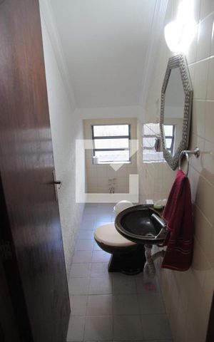 Casa à venda com 220m², 3 quartos e 6 vagasBanheiro 1