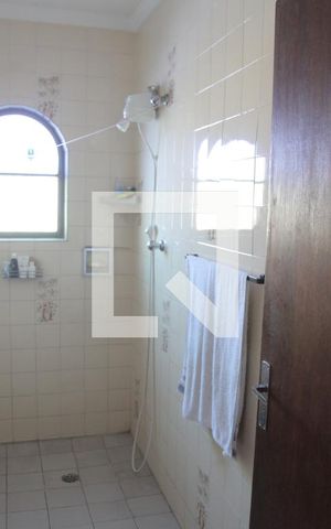 Casa à venda com 220m², 3 quartos e 6 vagasBanheiro 1