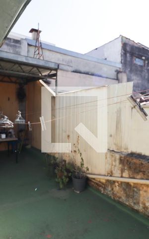 Casa à venda com 250m², 2 quartos e 2 vagasFundo e Terraço da Edícula