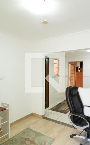 Casa à venda com 250m², 2 quartos e 2 vagasSala da Edícula