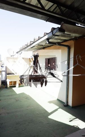 Casa à venda com 250m², 2 quartos e 2 vagasFundo e Terraço da Edícula