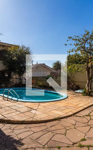 Casa à venda com 400m², 5 quartos e 4 vagas Casa à venda com 400m², 5 quartos e 4 vagasÁrea Externa