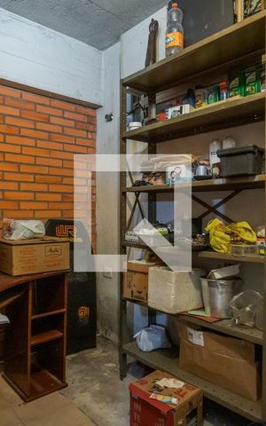 Casa à venda com 400m², 5 quartos e 4 vagas Casa à venda com 400m², 5 quartos e 4 vagasDepósito