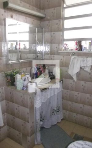 Casa à venda com 270m², 4 quartos e 1 vagaBanheiro