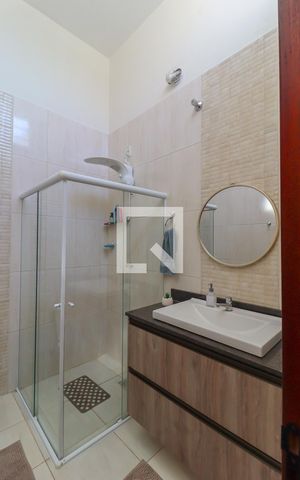 Casa à venda com 260m², 4 quartos e 3 vagas Casa à venda com 260m², 4 quartos e 3 vagasBanheiro