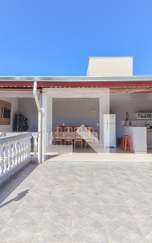 Casa à venda com 260m², 4 quartos e 3 vagas Casa à venda com 260m², 4 quartos e 3 vagasQuintal