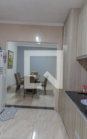 Casa à venda com 260m², 4 quartos e 3 vagas Casa à venda com 260m², 4 quartos e 3 vagasCozinha