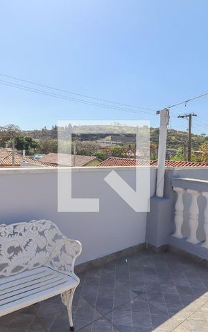 Casa à venda com 260m², 4 quartos e 3 vagas Casa à venda com 260m², 4 quartos e 3 vagasQuintal