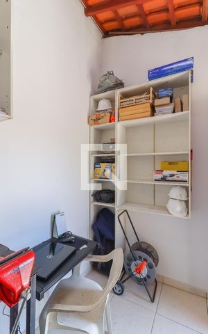 Casa à venda com 260m², 4 quartos e 3 vagas Casa à venda com 260m², 4 quartos e 3 vagasEscritório
