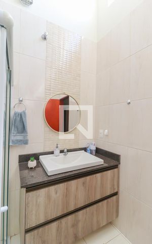Casa à venda com 260m², 4 quartos e 3 vagas Casa à venda com 260m², 4 quartos e 3 vagasBanheiro